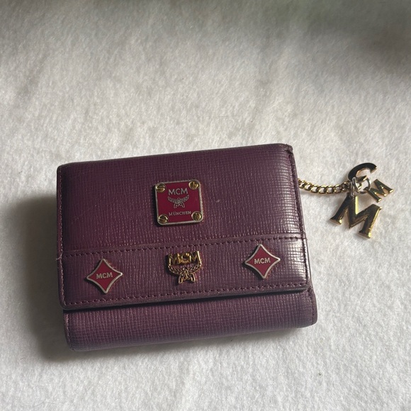 MCM Plum Wallet with charm - Picture 1 of 17